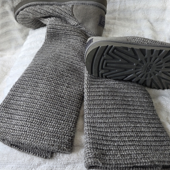 Ugg Australia Classic Cardy Triple Button Gray Knit Slip On Boots #5819 Size 7 - Picture 10 of 11